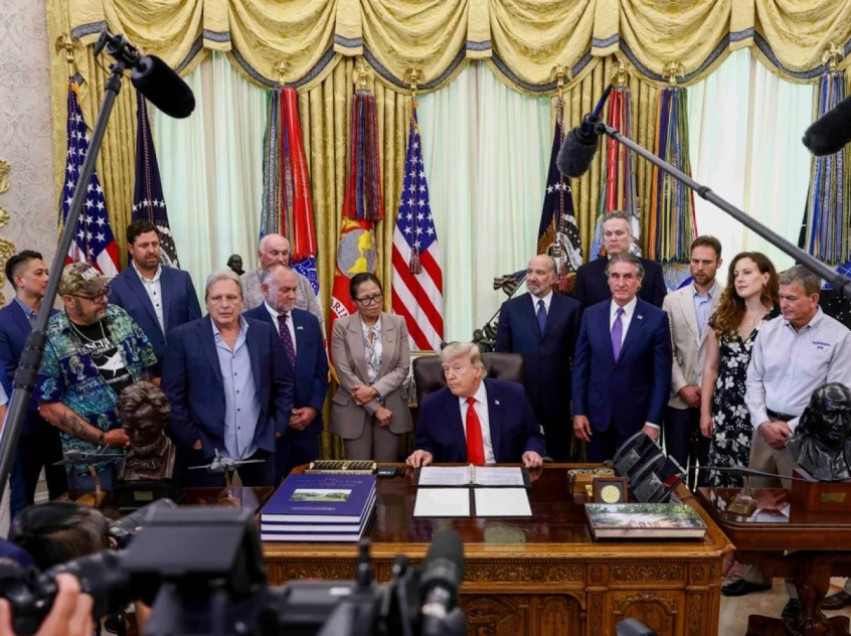 Trump Claims Tehran Deal Is Approved, Cancels New Iran Strikes as Peace Talks Near Finish Line