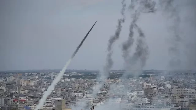 তেল আবিবে মুহুর্মুহু রকেট হামলা হামাসের, ২৪ ঘণ্টায় রেকর্ড ৭০৪ ফিলিস্তিনির প্রাণ কাড়ল ইসরায়েল